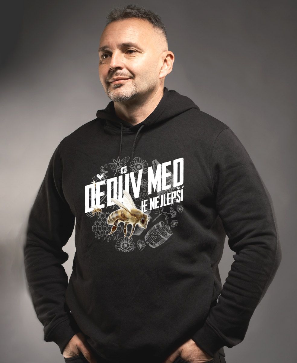 Dědův med je nejlepší. Včelař