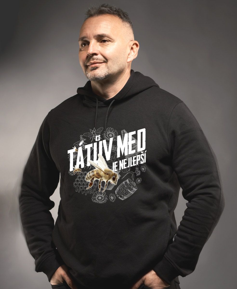 Tátův med je nejlepší. Včelař