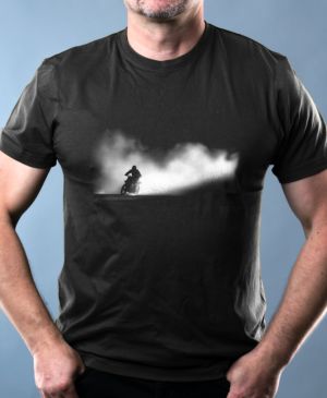 Biker v mlze