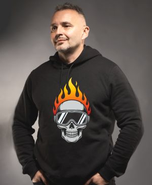 Hořící lebka lyžaře
