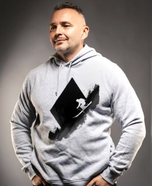 Jízda na hraně, černý potisk