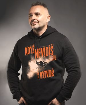 Když nevidíš cestu, tak si ji vytvoř, ENDURO, V4