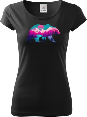 Medvěd s horskou krajinou