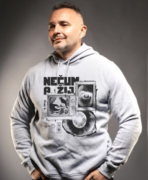 Nečum a žij, černý tisk