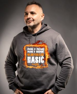 Nejrychlejší u požáru, nejrychlejší v hospodě. Nejrychlejší hasič. V8
