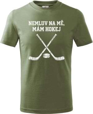 Nemluv na mě, mám hokej