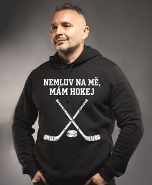 Nemluv na mě, mám hokej