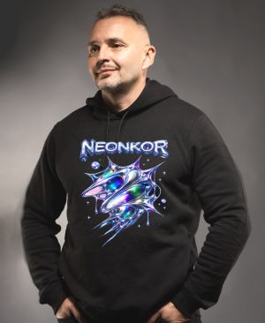 Neonkor, tekutý kov