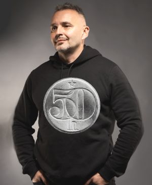 Padesátník, bez textu, bílý potisk