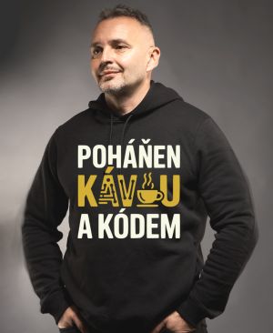 Poháněn kávou a kódem