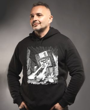 Pomsta dat, V2, bílý tisk