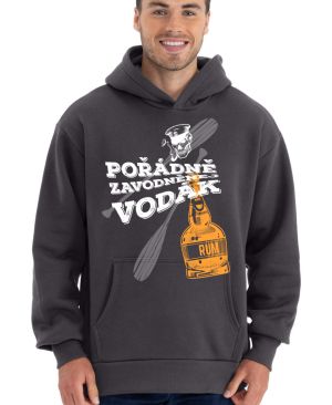 Pořádně zavodněný vodák. Bílý a oranžový tisk, šikmo