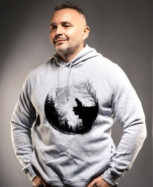 Půlnoční hlídka, kočka, černý potisk