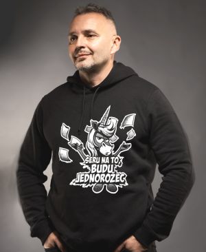 Seru na to, budu jednorožec, V2, bílý potisk