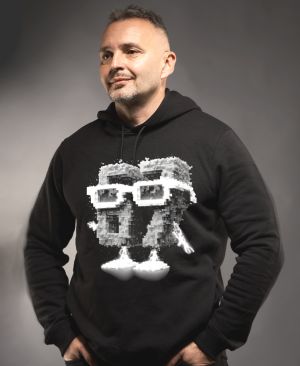 Six Seven, Pixel Character, bílý tisk