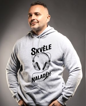 SKVĚLE NALADĚN, černý tisk