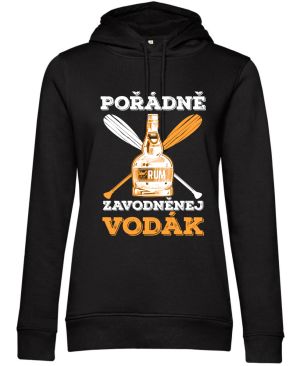 Pořádně zavodněný vodák. Bílý a oranžový tisk