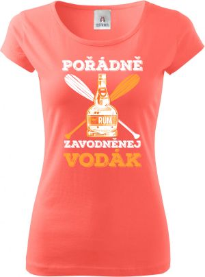 Pořádně zavodněný vodák. Bílý a oranžový tisk