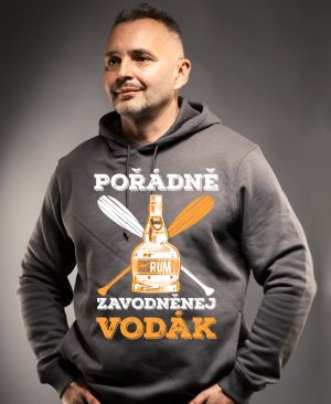 Pořádně zavodněný vodák. Bílý a oranžový tisk