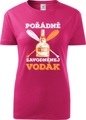 Pořádně zavodněný vodák. Bílý a oranžový tisk