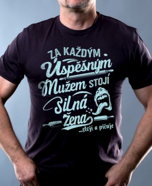 Za každým úspěšným mužem stojí silná žena... stojí a pičuje, V2