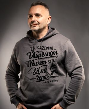 Za každým úspěšným mužem stojí silná žena... stojí a pičuje
