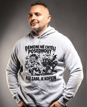 Zabil je kofein, černý tisk