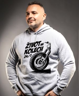 Život na kolech 24/7, černý tisk